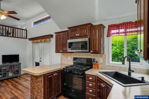 193-8372 Enchanted Way Se, Turner, OR, 97392-9465 | Card Image