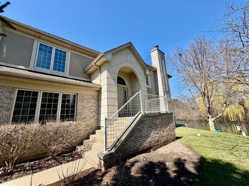 30-30 Beaconsfield Ct, Lincolnshire, IL, 60069-2905 | Card Image