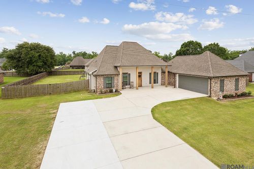 42462 Bart St, Gonzales, LA, 70737-1405 | Card Image