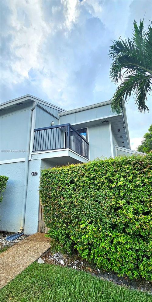 0-602 Commodore Dr, Plantation, FL, 33325-2145 | Card Image