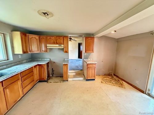 4297 Center St, Akron, MI, 48701-2500 | Card Image