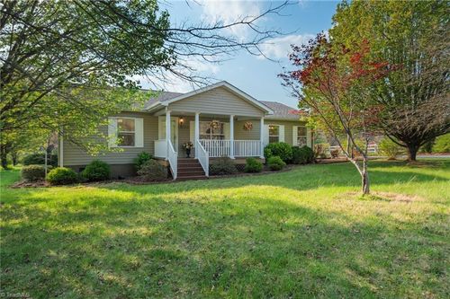 5150 Paramount Rd, Pfafftown, NC, 27040-9433 | Card Image