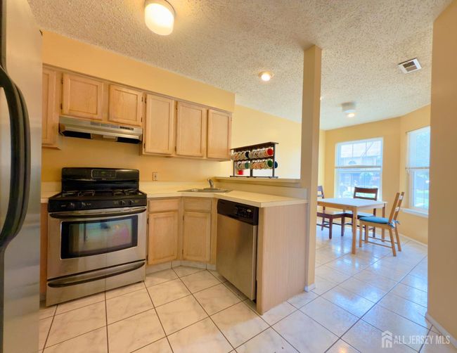 67 Nova Dr, Townhouse with 2 bedrooms, 3 bathrooms and null parking in Piscataway NJ | Image 8