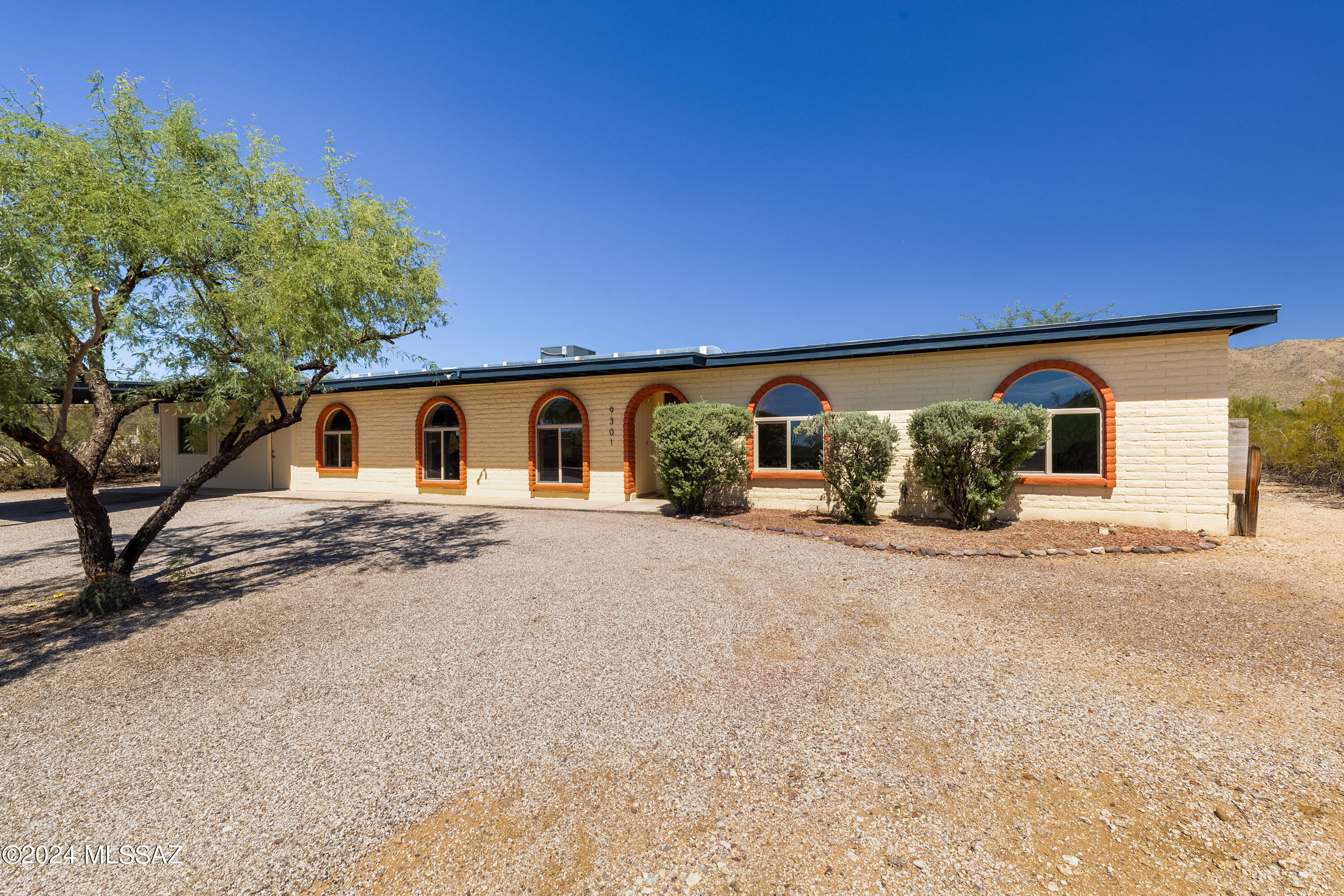 Shonto Ln, Tucson, AZ 85749