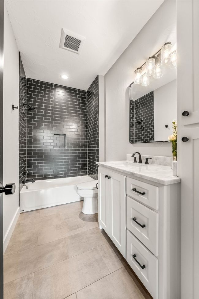 8300 Spicewood Springs Rd, House other with 4 bedrooms, 4 bathrooms and null parking in China Spring TX | Image 21