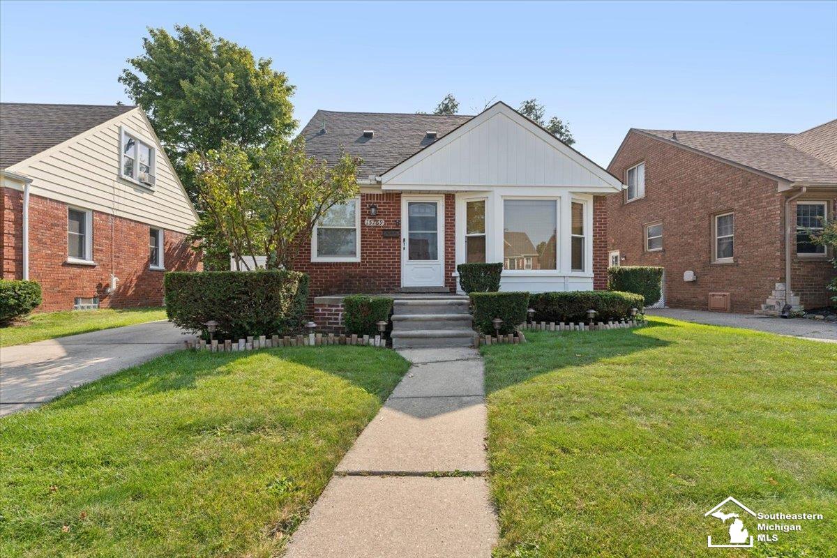 Angelique Ave, Allen Park, MI 48101