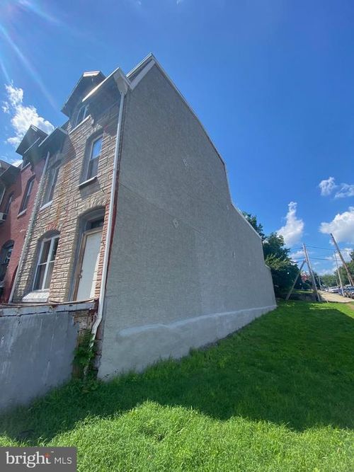 153 Walnut Street, Reading, PA, 19601 | Card Image