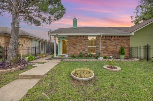 305 Gregory Ln, Grand Prairie, TX, 75052-5737 | Card Image