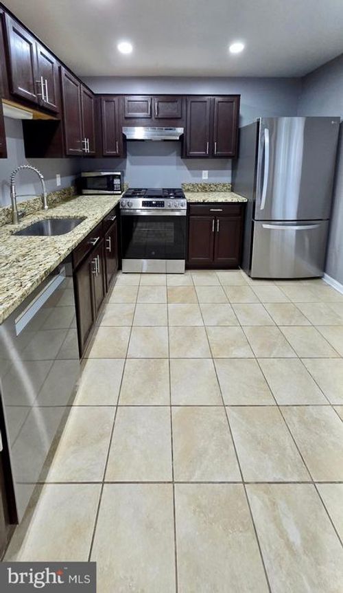 unit-302-9240 Cardinal Forest Ln, LORTON, VA, 22079-2886 | Card Image