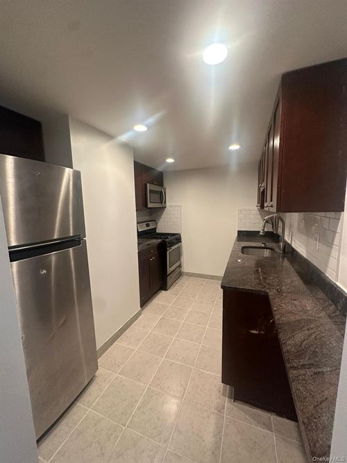 102-5611 Clover Pl, Glendale, NY, 11385-6722 | Card Image