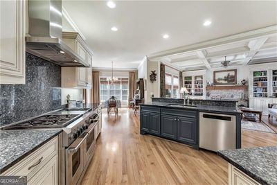 Large Kitchen | Image 3