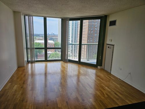 apt-710-111 Maple St, Chicago, IL, 60610-5440 | Card Image