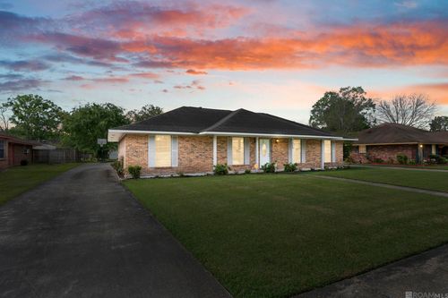 1123 E Greenbriar St, Gonzales, LA, 70737-4783 | Card Image