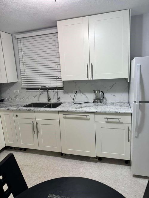 b-1610 Hayes St, Hollywood, FL, 33020-3652 | Card Image