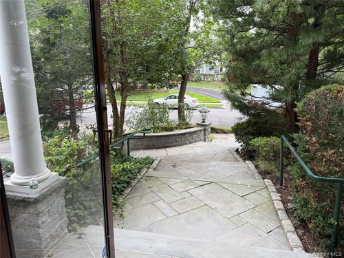 pvt-30 Dogwood Rd, Albertson, NY, 11507-1026 | Card Image