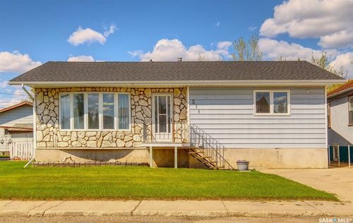 311 4th Avenue E, Biggar, SK, S0K0M0 | Card Image