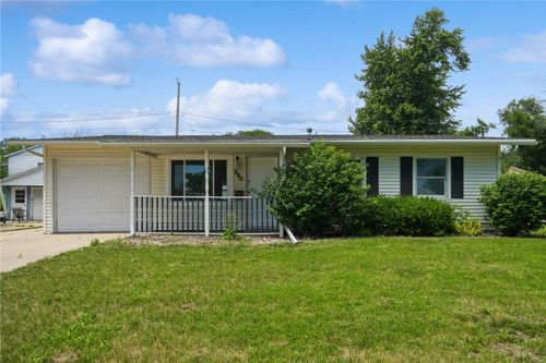 890 S 8th St, Marion, IA, 52302-4601 | Card Image