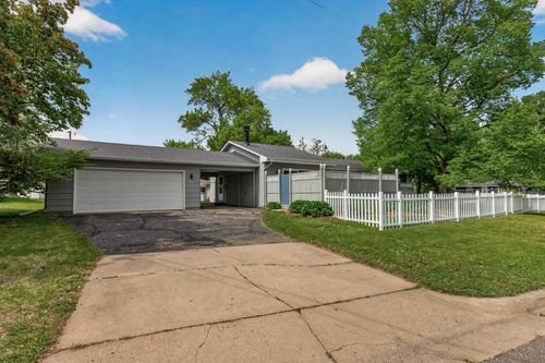 8600 31st Ave N, Crystal, MN, 55427-2562 | Card Image