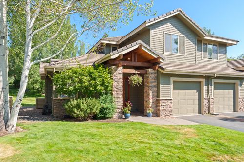 61771 Metolius Dr, Bend, OR, 97702-9143 | Card Image