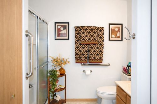 258-801 N Mclean Blvd, Elgin, IL, 60123-2073 | Card Image
