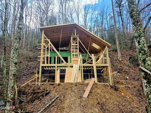 1424 School House Gap Rd, Sevierville, TN, 37876-8933 | Card Image