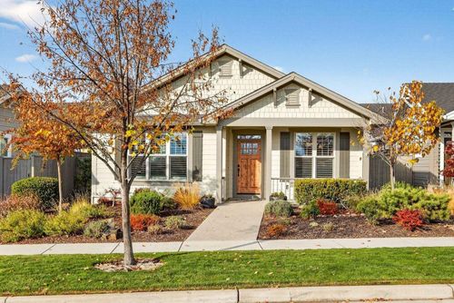 3957 Shamrock Dr, Medford, OR, 97504-9486 | Card Image