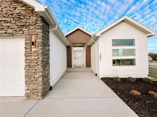 2700 Ne Wheatley Dr, Blue Springs, MO, 64029-7732 | Card Image