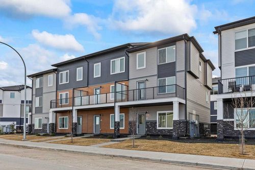 42 Corner Glen Manor Ne, Calgary, AB, T3N2R4 | Card Image
