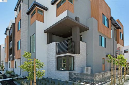 5885 Cadence Ave, Dublin, CA, 94568-4786 | Card Image