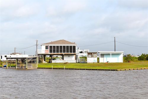 11 Chimaera Rd, Sargent, TX, 77414-1675 | Card Image