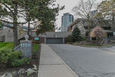 64 - 1330 Mississauga Valley Blvd, Condo with 3 bedrooms, 2 bathrooms and 1 parking in Mississauga ON | Image 1