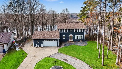 415 Vista Ln, Fremont, MI, 49412-1370 | Card Image