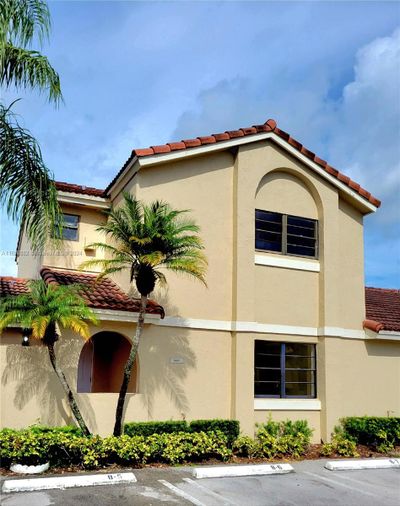 6064 - 6460 NW Nw 170th Ter, Townhouse with 3 bedrooms, 2 bathrooms and null parking in Hialeah FL | Image 2