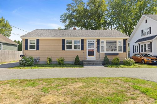 794 Main Ave, Warwick, RI, 02886-3220 | Card Image