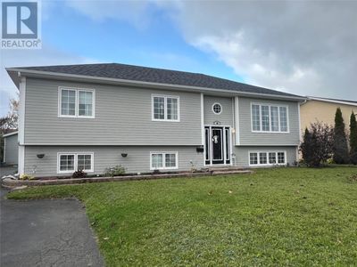 25 Thomas St, House other with 5 bedrooms, 2 bathrooms and null parking in Grand Falls-Windsor NL | Image 1