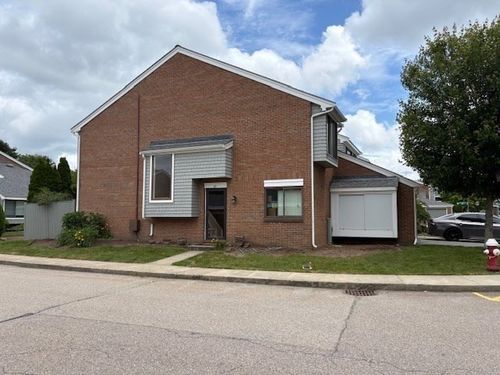 64-64 Laurelwood Dr, Stoughton, MA, 02072-4940 | Card Image