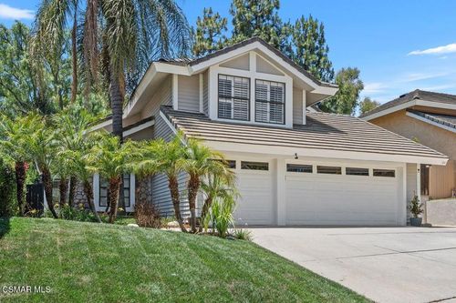 725 Oak Branch Dr, Oak Park, CA, 91377-3818 | Card Image