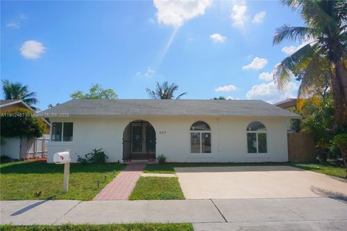 809 Sw 10th St, Hallandale Beach, FL, 33009-6813 | Card Image