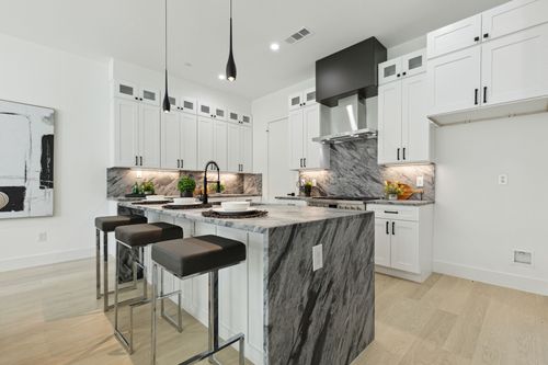 101-426 Melba St, Dallas, TX, 75208-4663 | Card Image