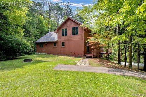 2316 Noble Rd, Oxford, MI, 48370-1716 | Card Image