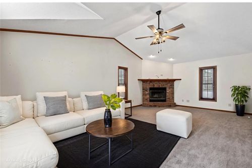 3010 Meadow Glen St, Marion, IA, 52302-6351 | Card Image