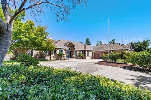 9824 Red Fox Dr, Oakdale, CA, 95361-9597 | Card Image