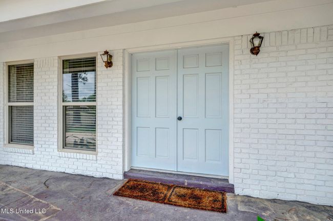 Large Front Porch and Double Entry | Image 7