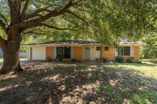 504 Redbud St, Caldwell, TX, 77836-5227 | Card Image