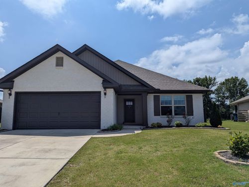 124 Varina Dr, Owens Cross Roads, AL, 35763-5404 | Card Image