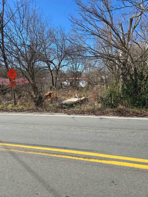 202 Madison Ave, Gaffney, SC, 29340-3352 | Card Image