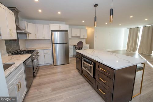 206s-100 West Ave, JENKINTOWN, PA, 19046-2625 | Card Image