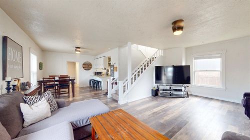 124 8th Ave N, Buhl, ID, 83316-1208 | Card Image