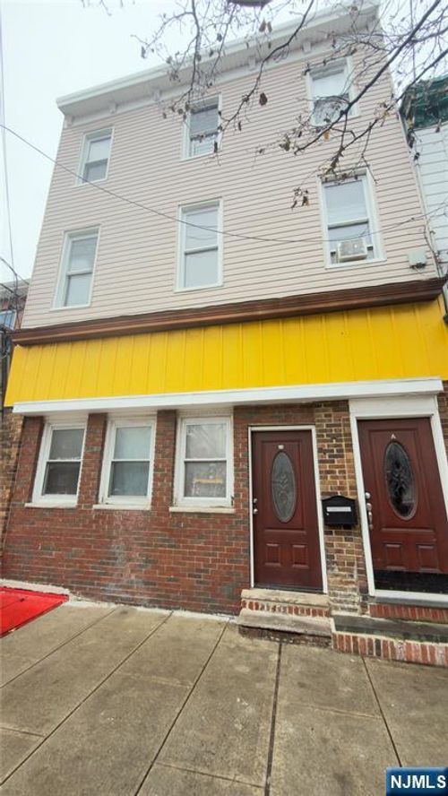 906 New York Ave, Union City, NJ, 07087-5840 | Card Image