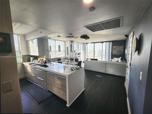 19501 Country Club Dr, Aventura, FL, 33180-2471 | Card Image